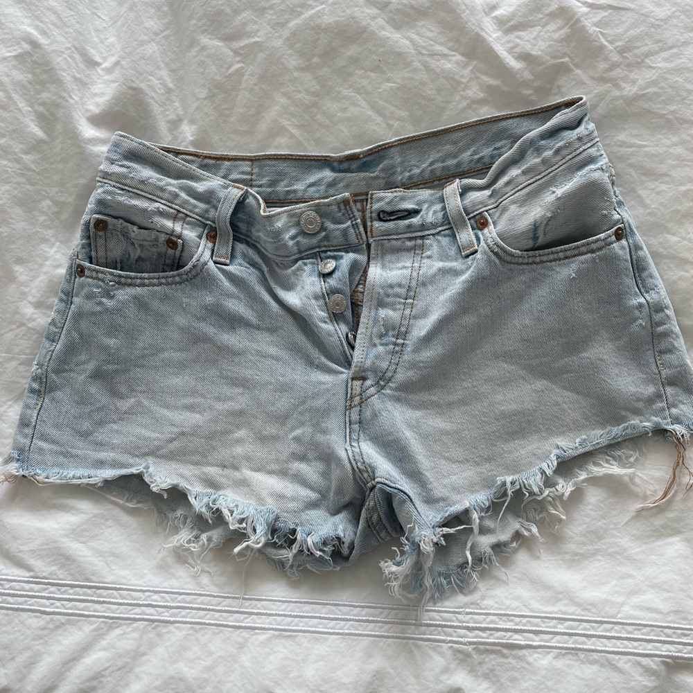 Women’s Levi Shorts Size 25 W (501 originals)